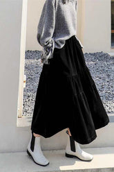 Langer Plisseerock aus Samt mit hoher Taille